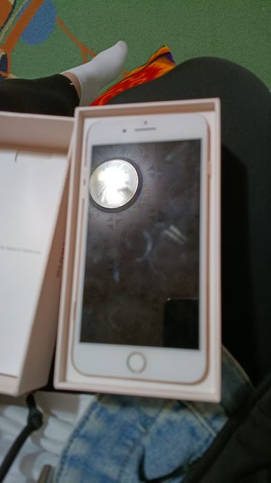 Айфон -  8  плюс