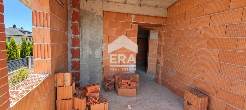 Двуетажна новострояща се къща с панорамна гледка в с. Калиманци