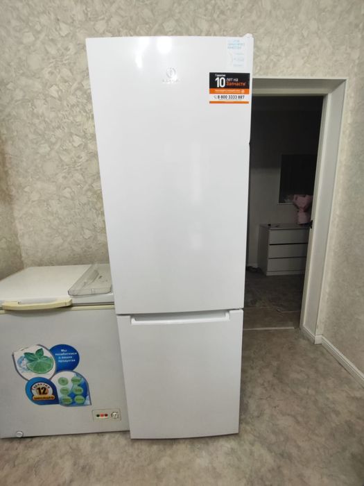 Холодильник Indesit