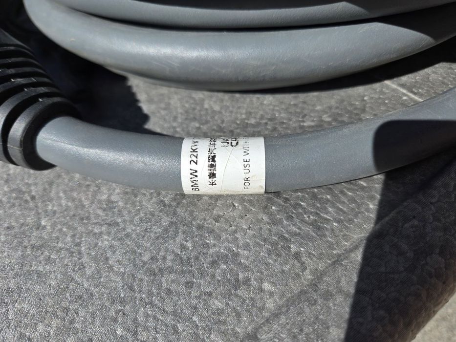 Кабел за зареждане на електрически автомобил