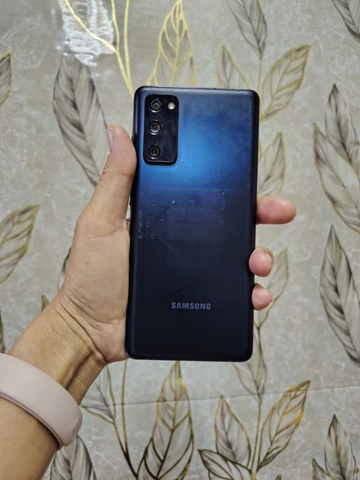 Продается телефон