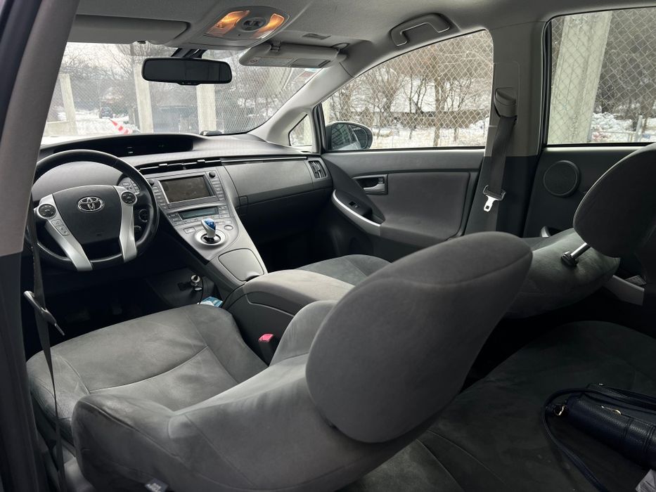 Toyota Prius 3 - Executive - Hybrid - Faruri LED - Camera-HUD-Keyless