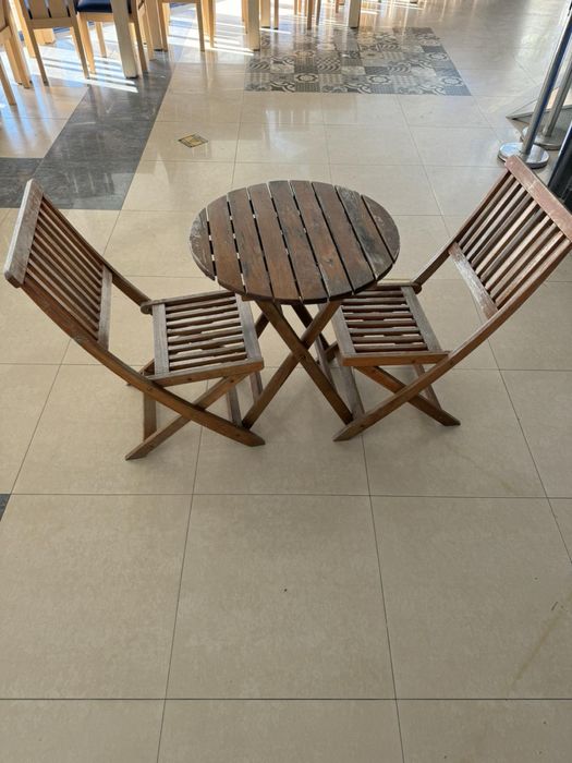 Дървени кръгли маси