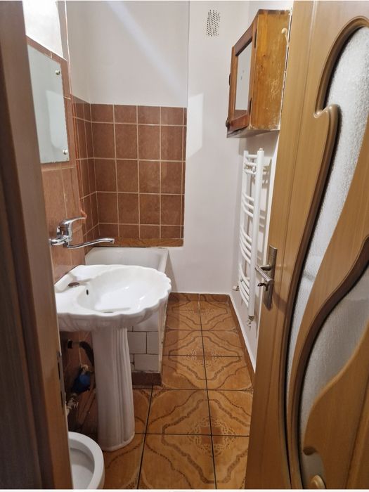 Închiriez garsoniera