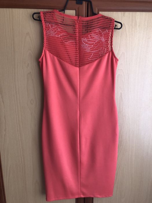 Елегантна права рокля