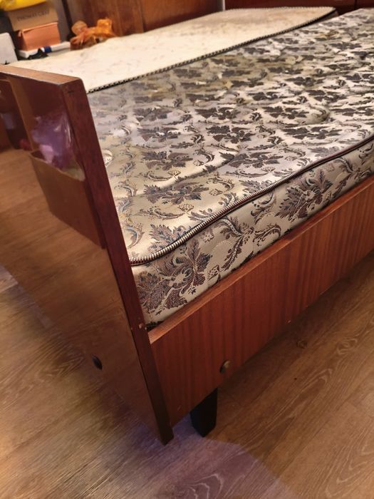 Кровати с матрасами