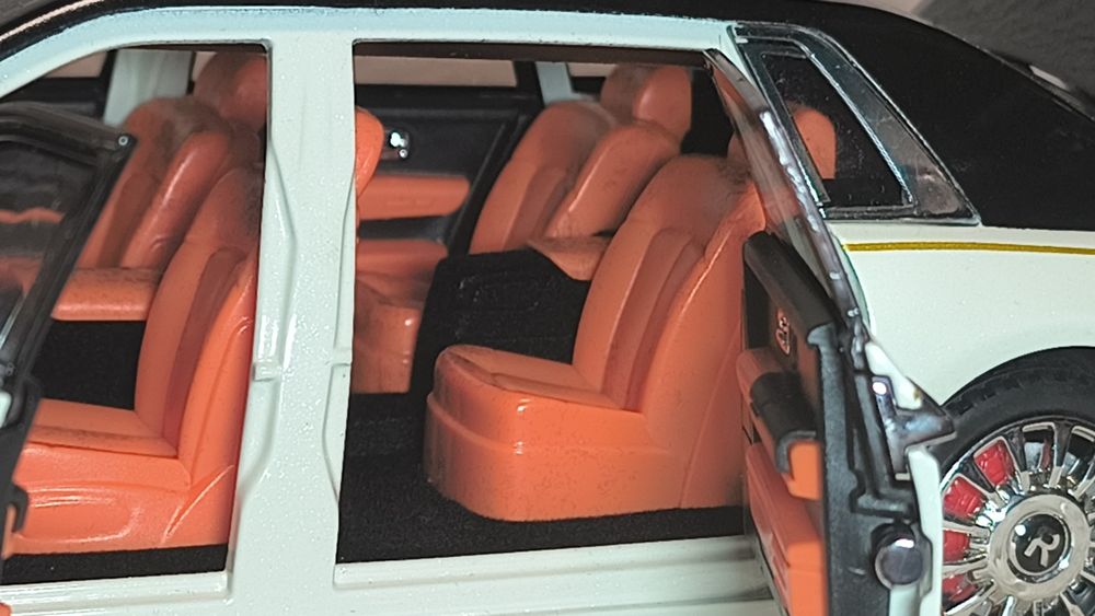 Метална кола Rolls Royce Phantom,1:18 , чисто нова