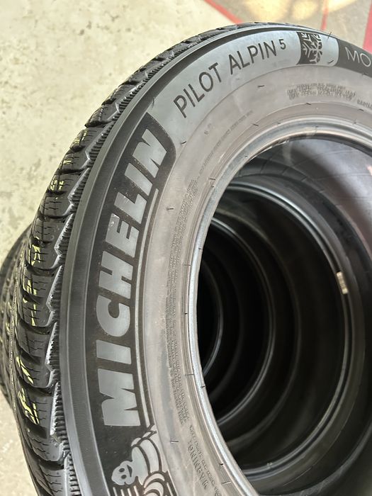 Гуми 215/60/17 и 215/65/17 Michelin Зимни 4 броя