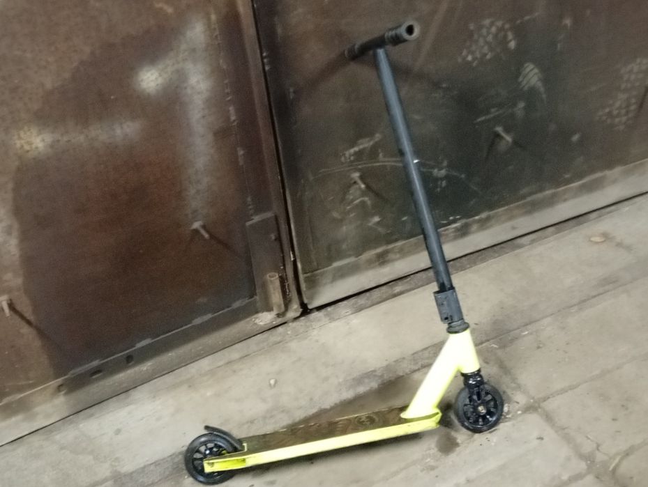 Продаю самокат .