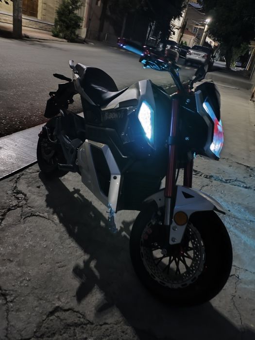 Электромотоцикл R6, В идеальном состоянии. Без царапин