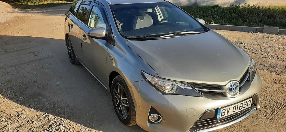 Toyota  Auris  2014  Hybrid