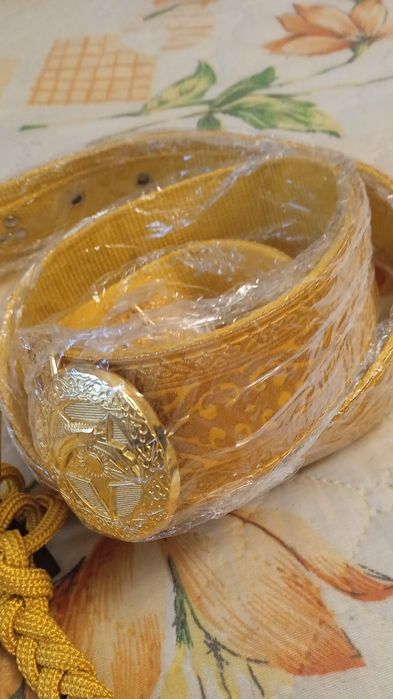 Продам кашне, рубашку, брюки, аксельбант, планшет, шляпу.