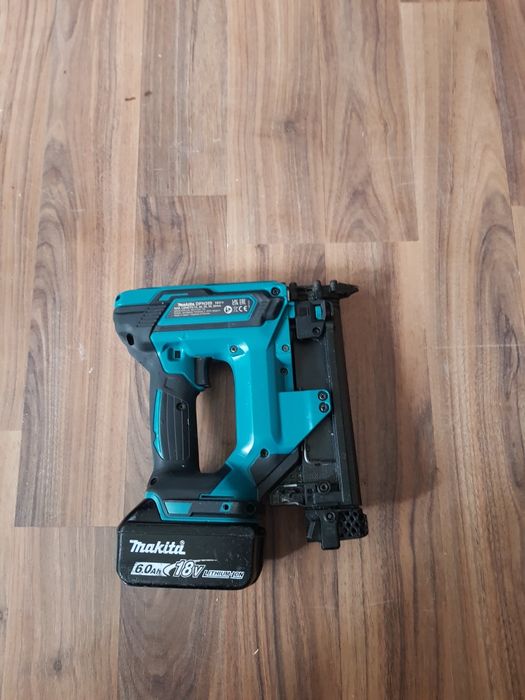 Pistol de cuie Makita DFN  350
