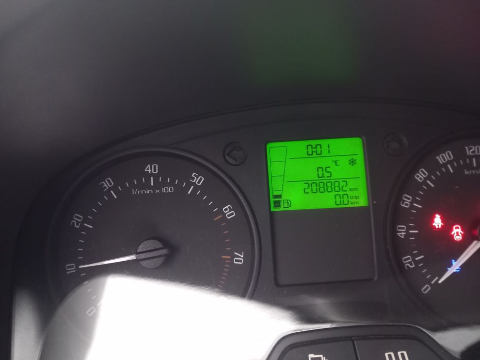 Skoda fabia 1.2 benzină (2950 euro)