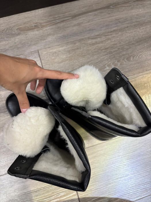 Продам ботинки с высоким бертцем