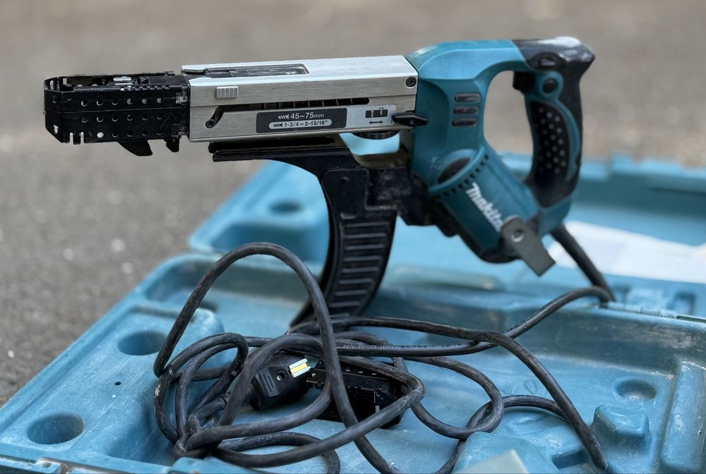 Автоматичен винтоверт за винтове на лента Makita 6844, 470W, 45–75 мм