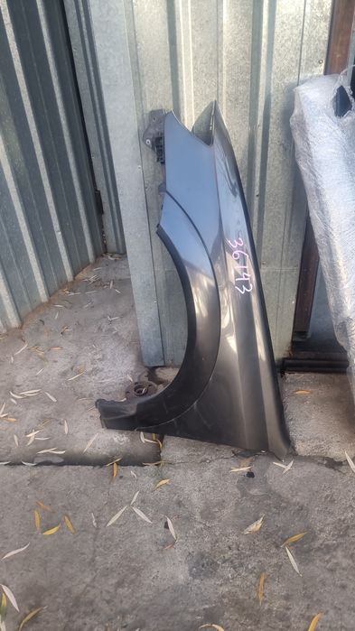 Крыло переднее на Subaru Outback  2005 год .