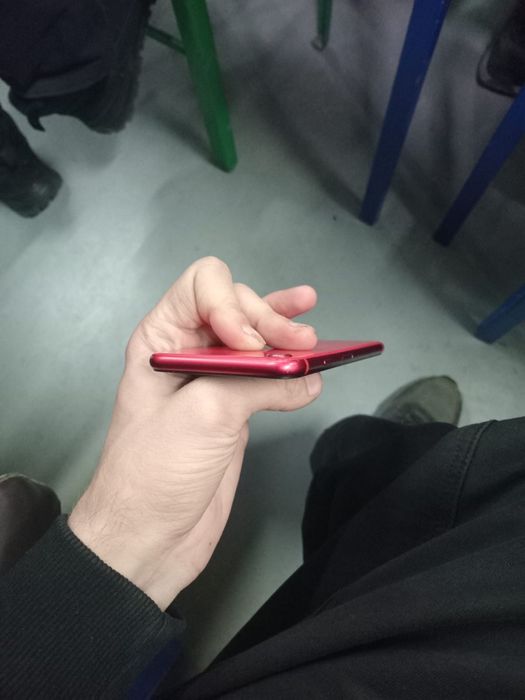 iPhone SE(2020) 64 GB 100%