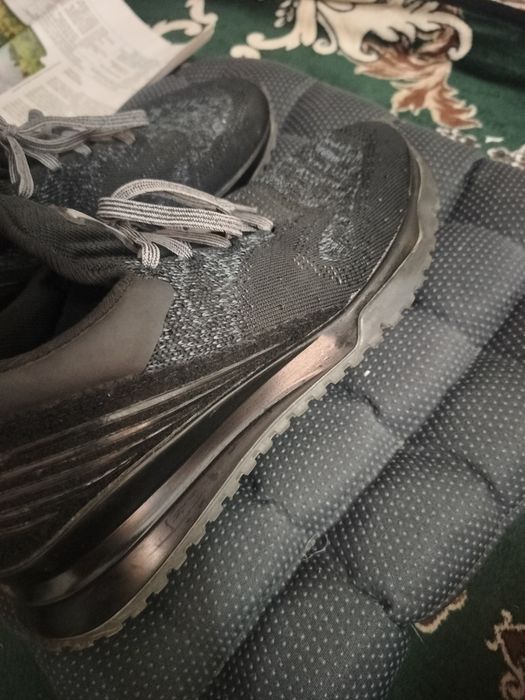 Кроссовка оригинал фирменый.