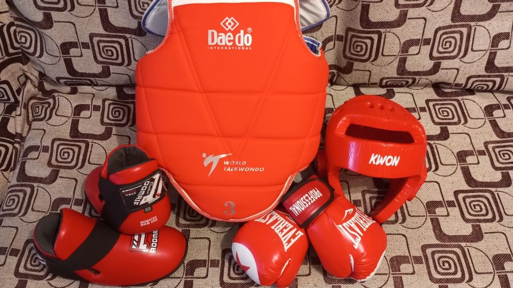 Протектор, футы, перчатки, шлем