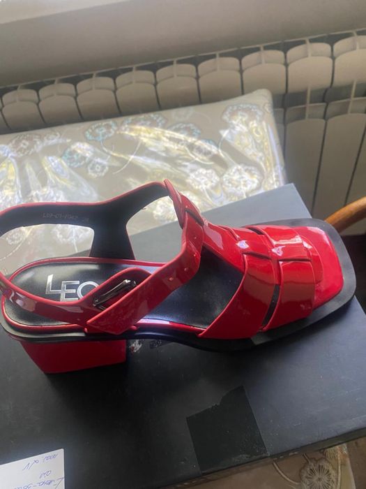 Продам босоножки