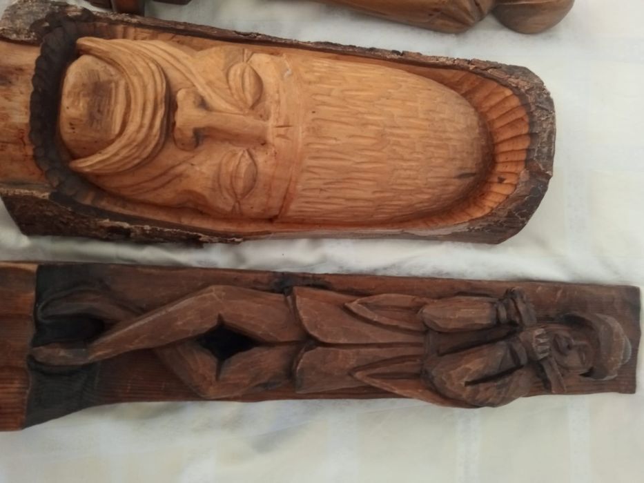 Sculpturi din lemn masiv  mari