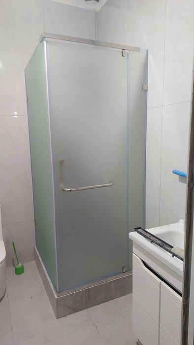 Душевые кабины, перегородки, шторки для ванн