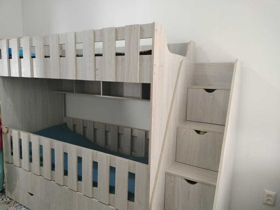 Двухъярусная кровать