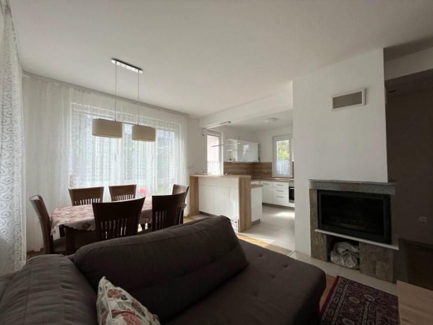 Дава се под наем Къща в Костинброд - 150 кв.м за 1350 € - Снимка #1