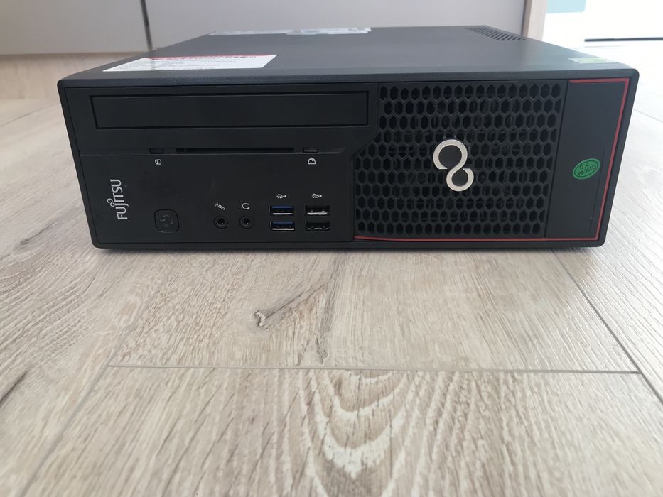 Компютър Fujitsu Esprimo C710