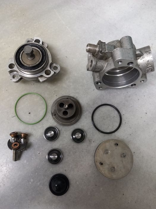 Помпа високо налягане Опел 2.2 директ