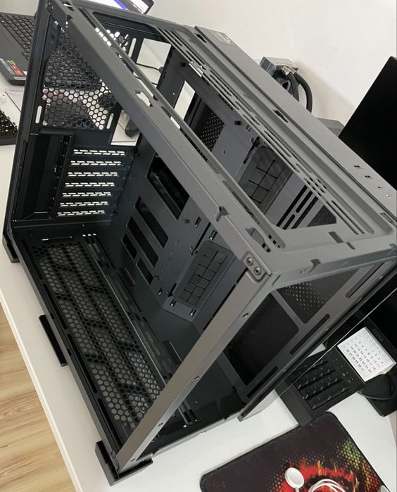 Carcasa PC Lian Li O11 Dynamic mini + GPU riser vertical PCIe 4.0