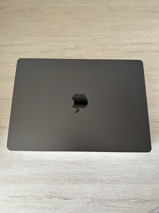 MacBook Pro m5 1tb 24gb