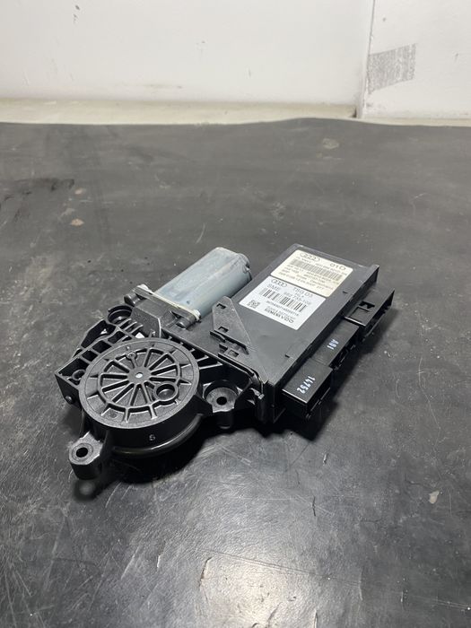 Motoras macara geam stanga spate Audi A8 D3 4E0959801D