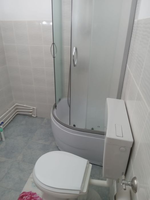 Cameră la curte de închiriat