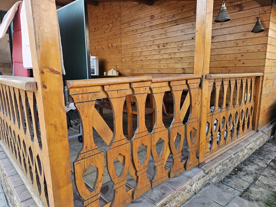 Vând ornamente îngrădire terasa cu 2 uși care se balansează