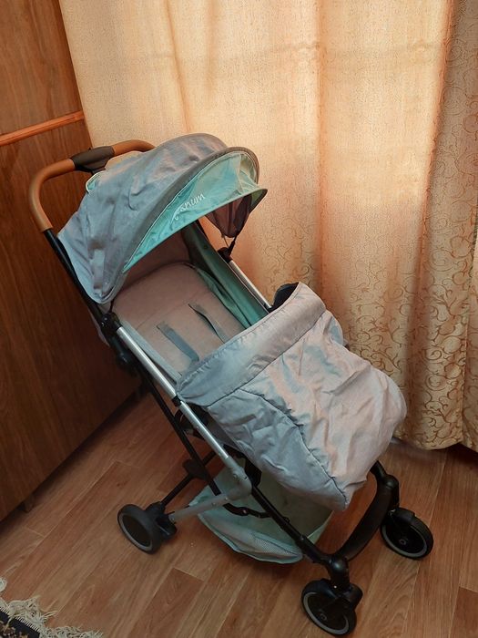 2 прогулочные коляски и стульчик для кормления
