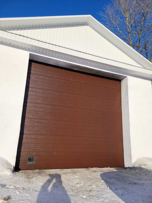 Секционные гаражные ворота