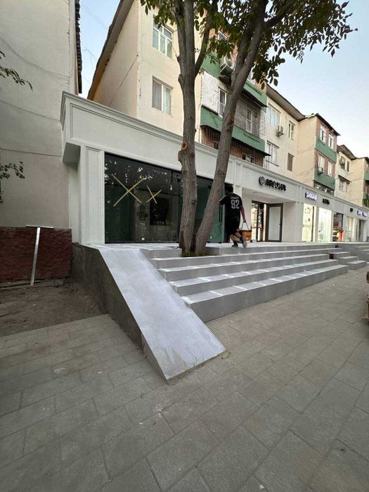 Продаётся Нежилое! Юнусабад, Ор-р: 8 квартал / Биллур ресторан Т