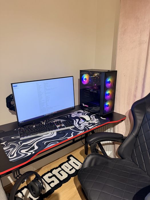Setup gaming complet (pc, monitor, birou, periferice, scaun)