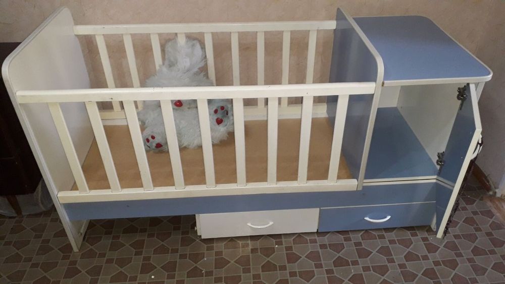 Детская хорошая деревянная кровать