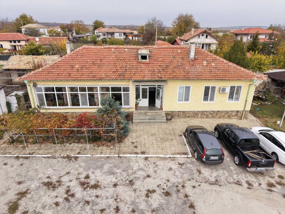 Продава се бизнес имот 6дк във Върбак обл.Шумен