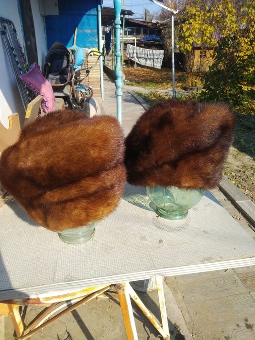 Женские меховые шапки