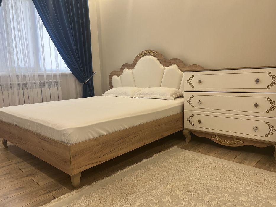 Спальный гарнитур 250000