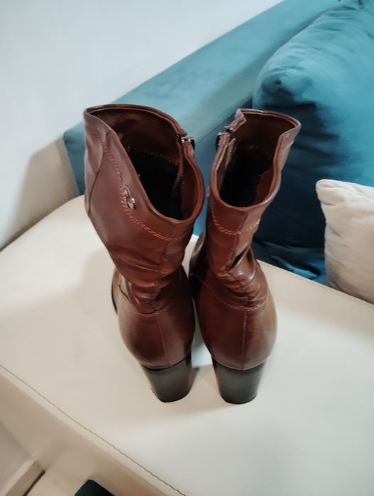 Vând botine de damă
