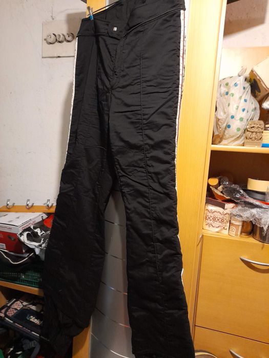 Черна грейка с бял кант