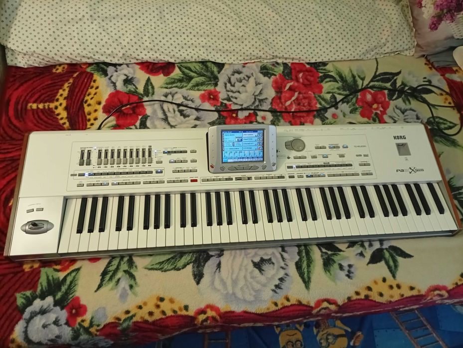 Vând Korg PA2x Pro