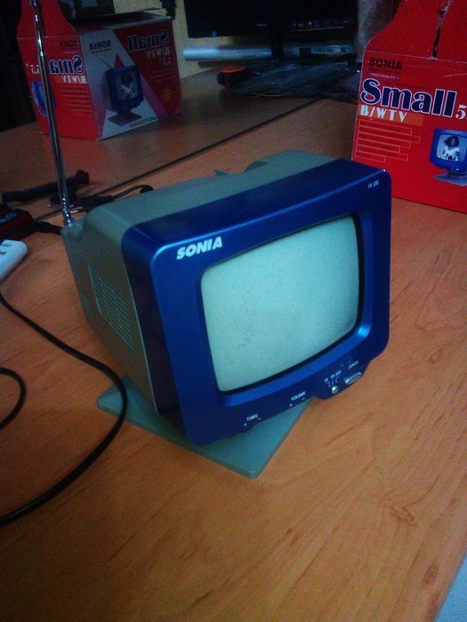 Продаю телевизор ч/б портативный