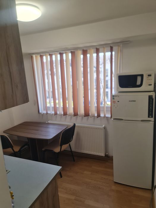 Inchiriez apartament