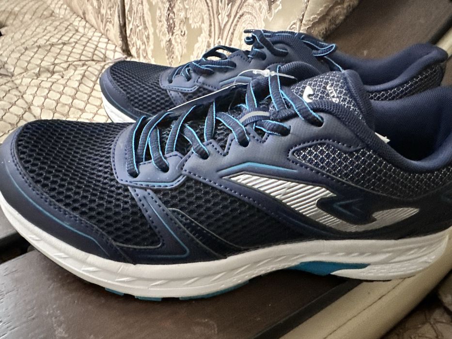Продаю новые кроссы Joma